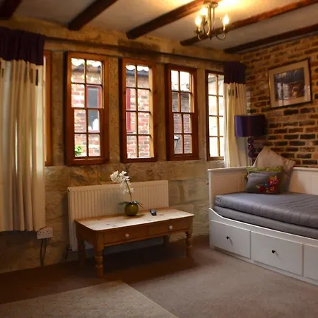 Sanders Yard 3* Whitby