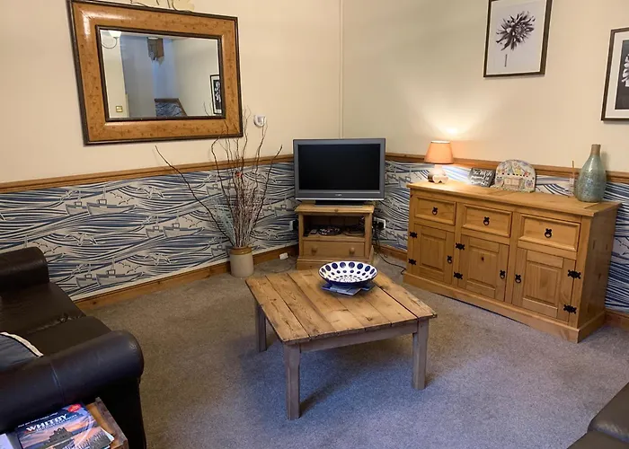 بيت ضيافة Sanders Yard ويتبي