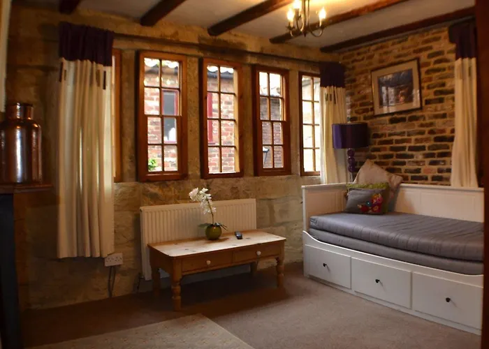 Sanders Yard 3* Whitby